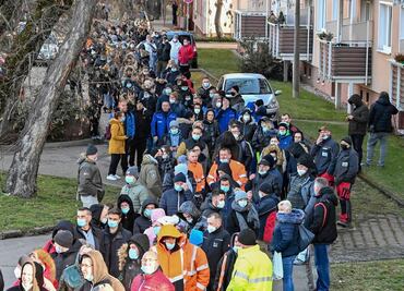 Polonia anuncia nuevas restricciones tras récord de contagios y muertes por Covid-19