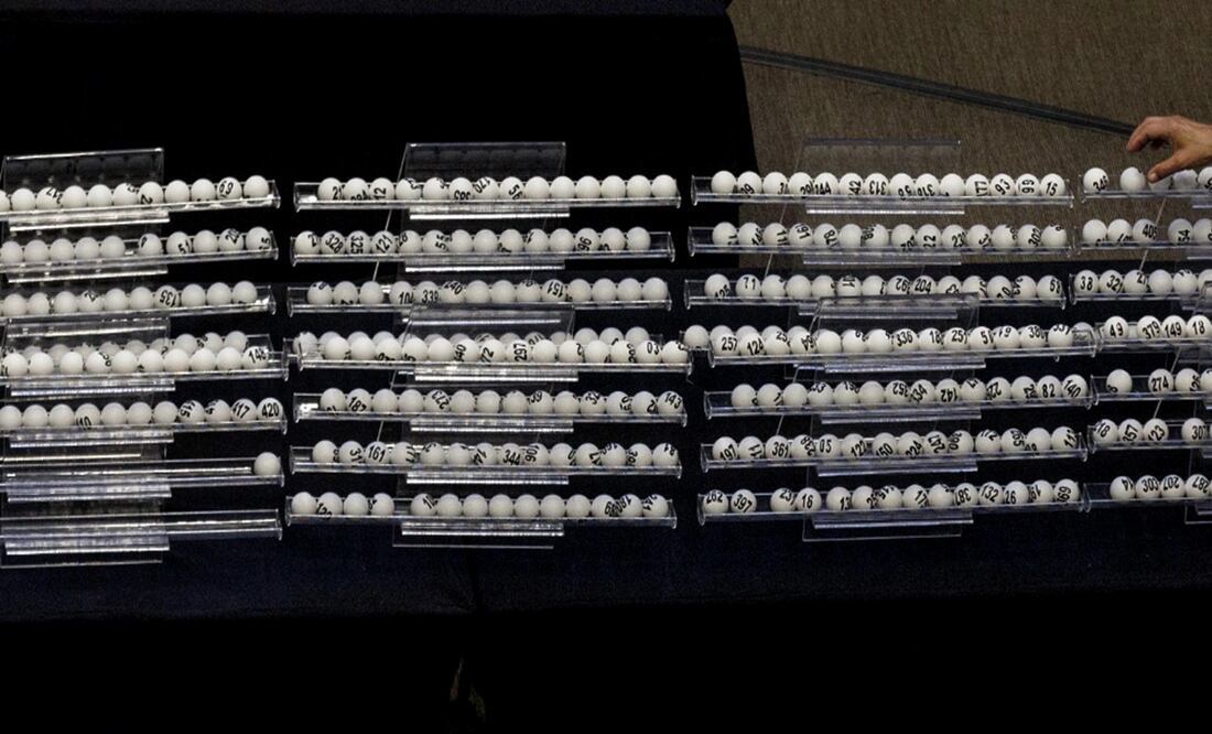 Instalan en Senado dos urnas transparentes para la insaculación. Fotos: Yaretzy M. Osnaya / EL UNIVERSAL