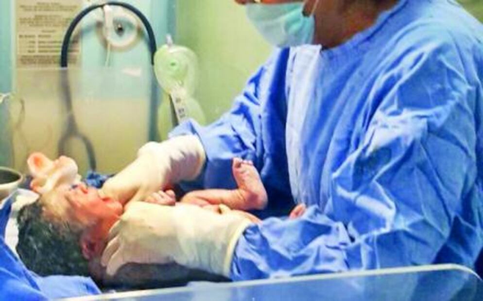 Itzel, la primera bebé de 2017 en la CDMX