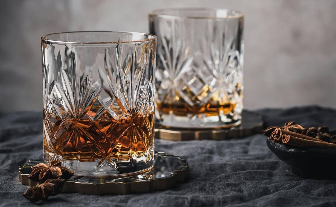 Habanos y ron de cuba. Foto: Pexels