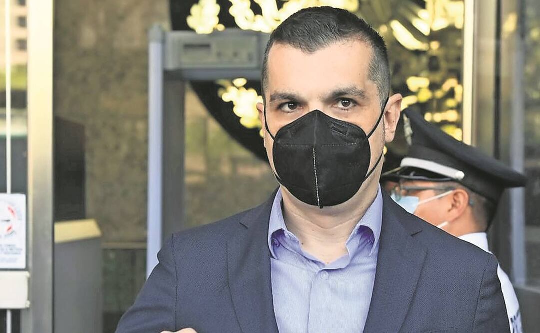 Jorge Triana acudió a la FGR a presentar su denuncia. Foto: Especial