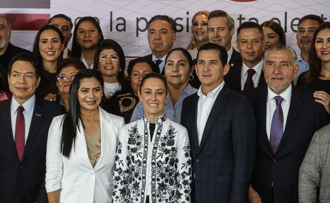 Claudia Sheinbaum con Araceli Saucedo y Sabino Herrera, senadores del PRD que pasaron a Morena. Foto: Gabriel Pano / EL UNIVERSAL