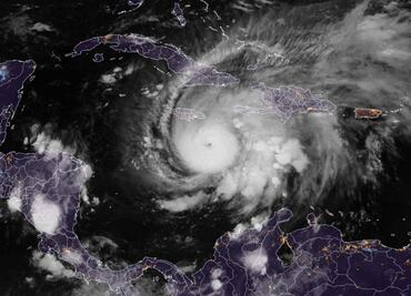 SRE alerta a mexicanos en el exterior por efectos del huracán categoría 5 Melissa; comparte números de emergencia