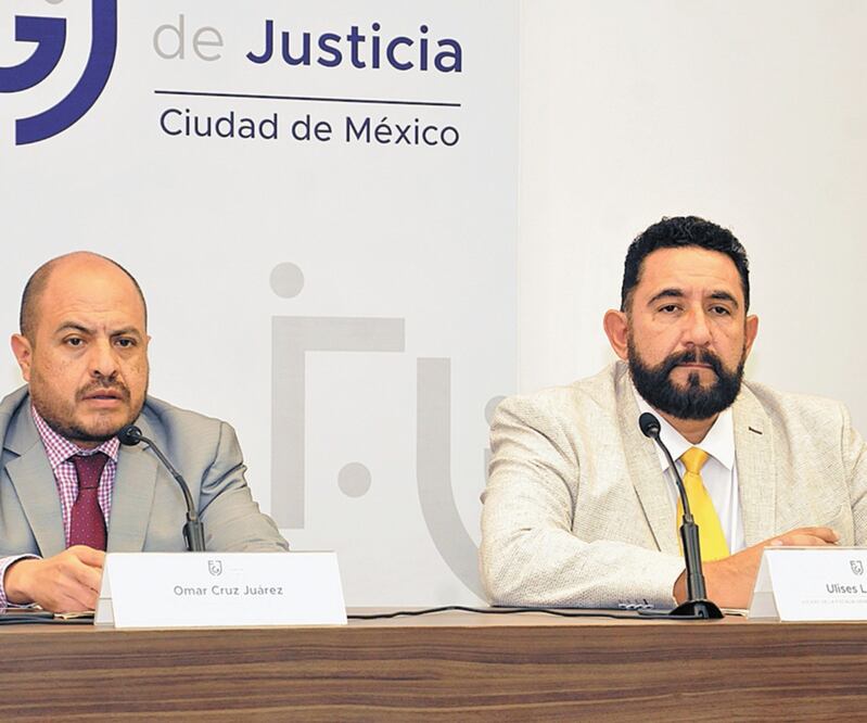 El vocero de la FGJ, Ulises Lara (derecha), afirmó que realizan las pesquisas necesarias para dar con el paradero de dos desaparecidas. Foto: ESPECIAL