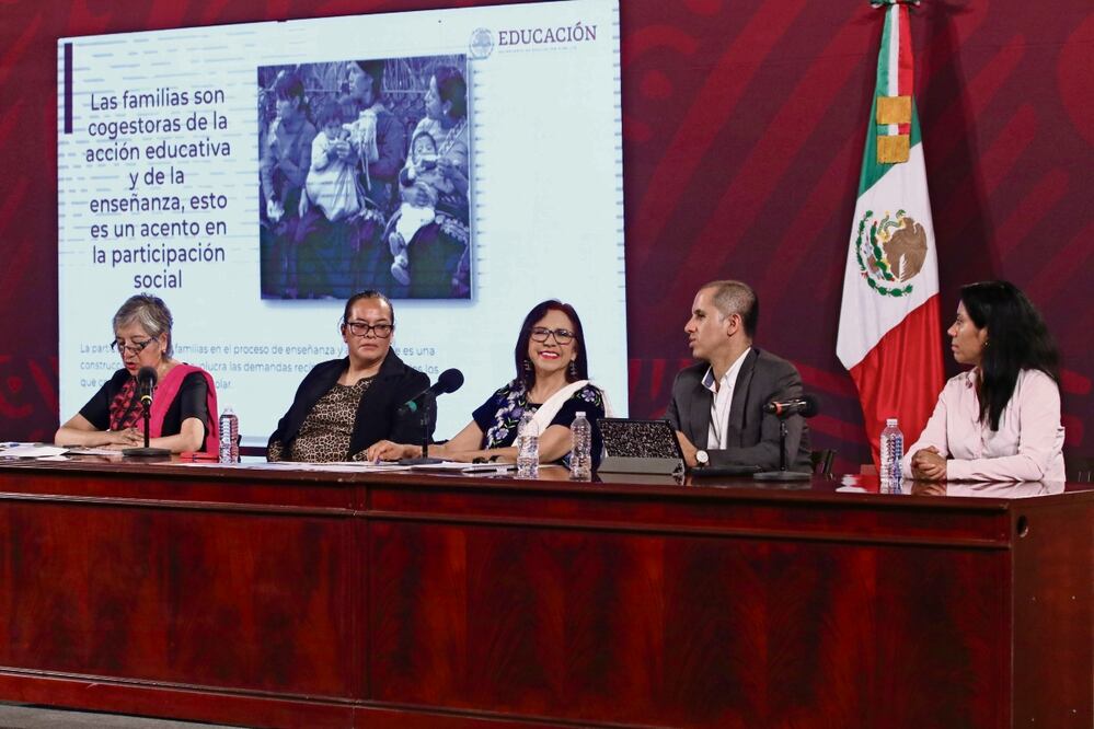 La titular de la SEP, Leticia Ramírez, dijo que existen seis amparos en contra del plan de estudios y 12 en contra de los contenidos de los libros. Foto: Carlos Mejía / El Universal