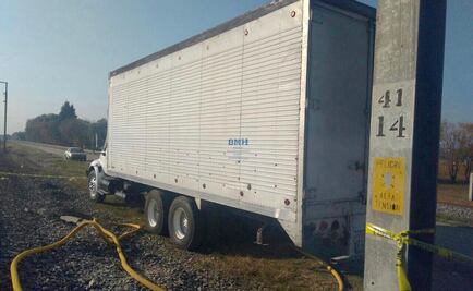 Encuentran tráiler con presunto combustible robado en el Edomex