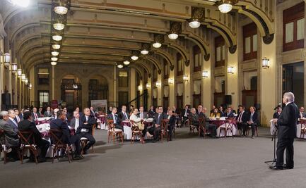 Ofrece AMLO tamaliza a empresarios; los invita a sorteo de la Lotería