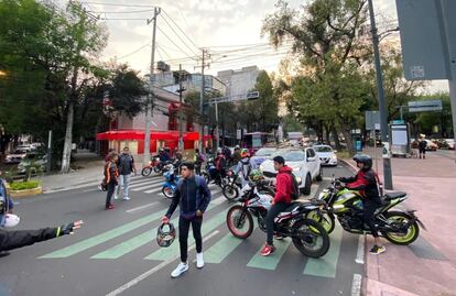 Policías y bikers se enfrentan tras protesta; hay nueve detenidos y 18 motos aseguradas
