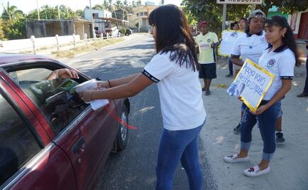 Alumnos "botean" por heridos de accidente aéreo en Oaxaca