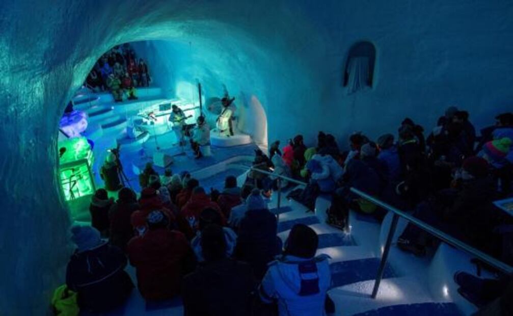 Orquesta "de hielo" da conciertos en un iglú de los Alpes italianos