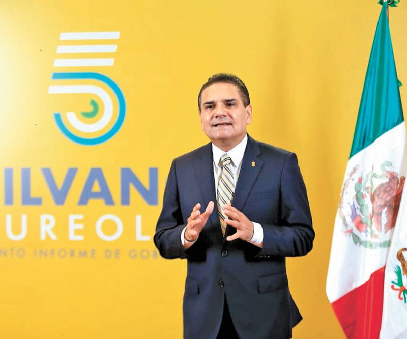 El gobernador michoacano rindió su Quinto Informe de Gobierno ante el Congreso del estado. Foto: Especial