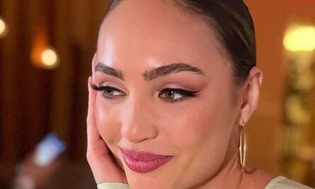 R’Bonney Nola, Miss Universo, enseña su costado más atrevido al desfilar con este enterito de latex