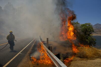 Incendios en California dejan dos muertos