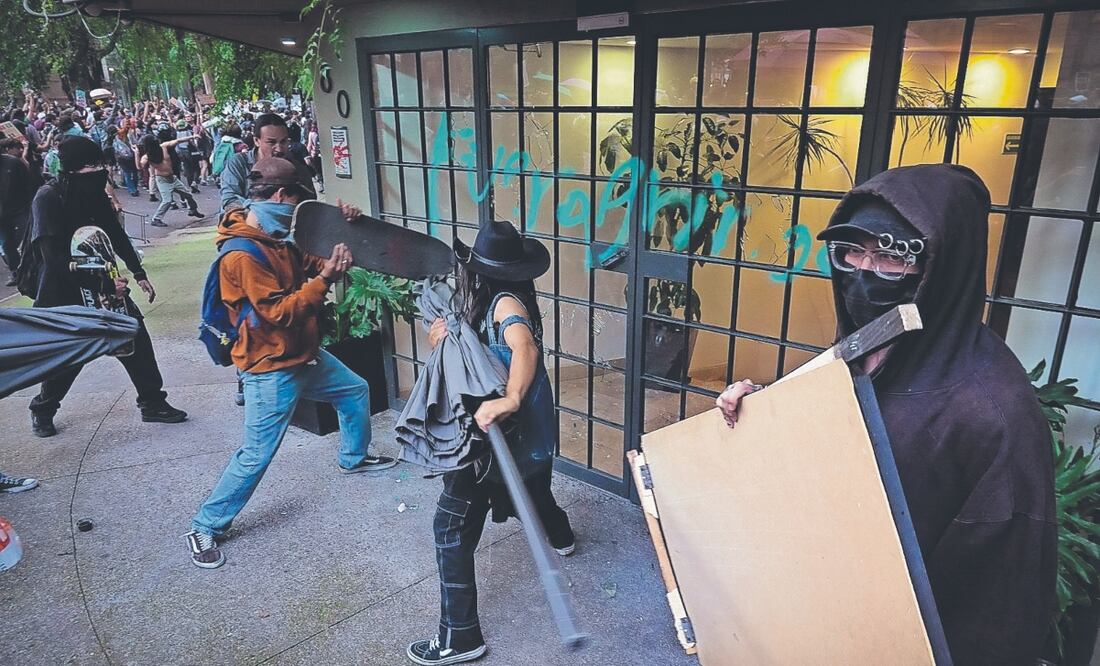 En la marcha contra la gentrificación 14 comercios resultaron afectados, de acuerdo con empresarios. Foto: de ROGELIO MORALES. archivo CUARTOSCURO