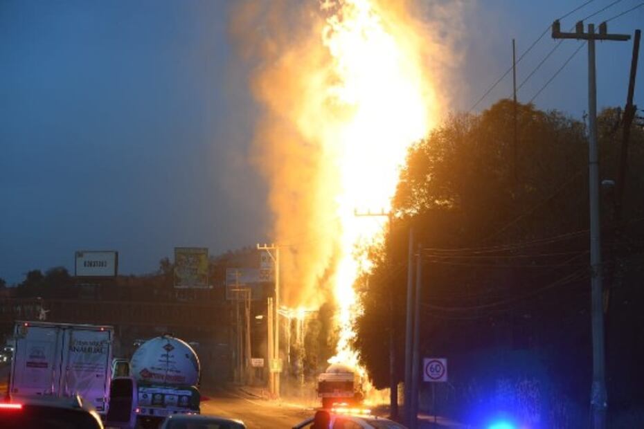 Video. Se incendia pipa de gas LP en la autopista México-Pachuca