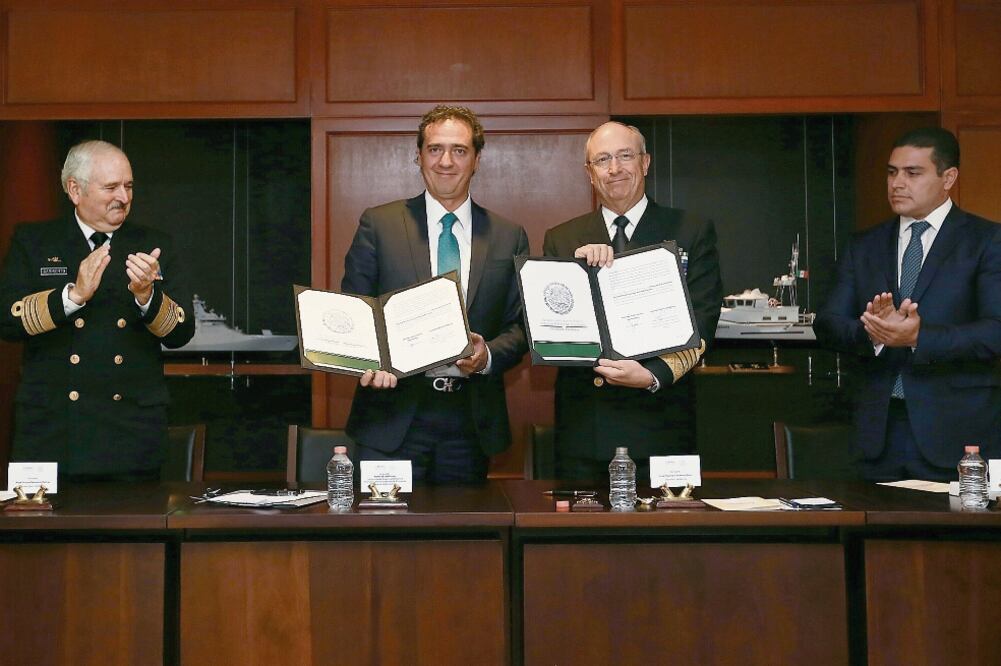 Los titulares de PGR, Alberto Elías Beltrán, y de la Semar, Vidal Francisco Soberón, pusieron en marcha el protocolo (PGR/CUARTOSCURO.COM)