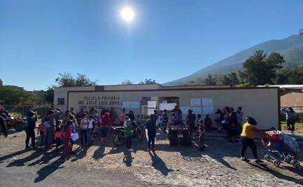 Maestros paran labores en 15 escuelas de Michoacán por falta de pago