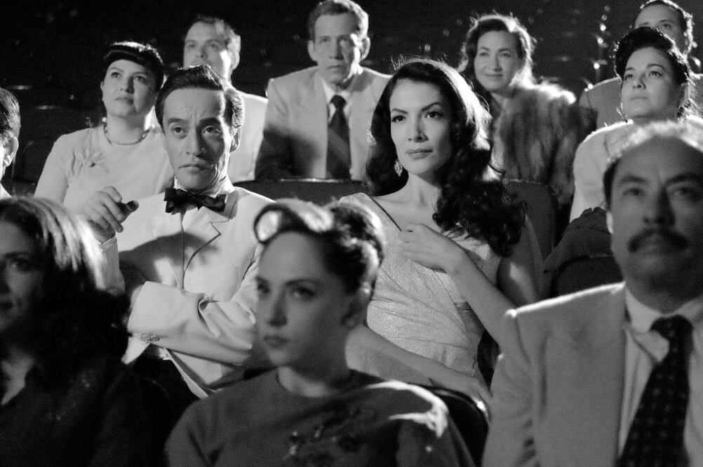 Roberto Sosa da vida a Agustín Lara y María del Carmen Félix a su tía abuela en el programa de Comedy Central Drunk History (CORTESÍA)