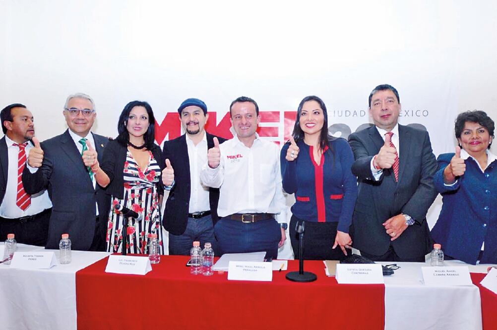 Los recién incorporados a la precampaña de Mikel Arriola aseguran que se suman porque están cansados de humillaciones, de la violencia política que se vive, de una izquierda radical y de un Frente que sólo quiere imponer (ESPECIAL)