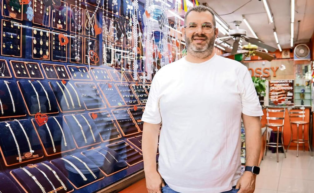 Los negocios de Sergio y Verónica se ubican en el primer cuadro de la Ciudad y reportaron pérdidas en sus ventas de hasta 70%. Foto: KARLA GUERRERO/EL UNIVERSAL