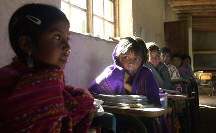 México en los últimos lugares en escolaridad, lamenta PRD