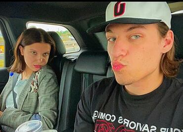 Millie Bobby Brown "confirma" en fotos relación con hijo de Bon Jovi