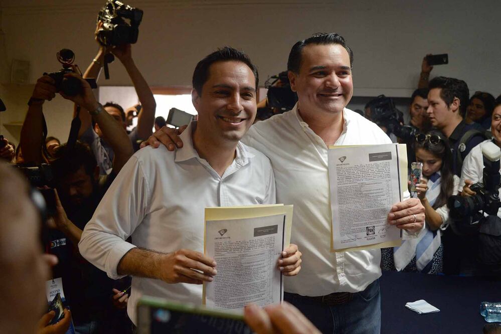 El alcalde de Mérida, Mauricio Vila Dosal solicitó licencia y de inmediato se registró como precandidato del PAN al gobierno del Estado y lo mismo hizo Renán Barrera Concha como aspirante a la alcaldía de Mérida. Foto: Cuauhtémoc Moreno