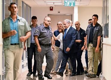 Shimon Peres mejora, pese a seguir grave