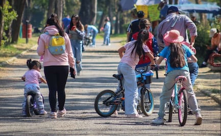 Día de Reyes: En medio de muchas risas y emoción, decenas de familias asisten al Parque Tezozómoc para que niños estrenan sus juguetes