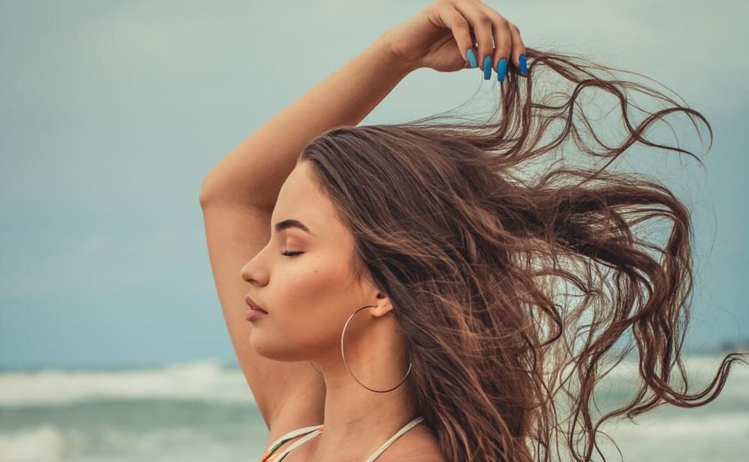 Protege tu pelo de los daños del sol y la playa en Semana Santa. Foto: Pexels 
