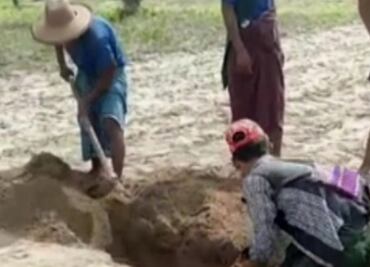 Torturados hasta la muerte: las fosas comunes que muestran los crímenes contra civiles en Myanmar