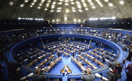 Partido de Rousseff comienza a admitir que será procesada