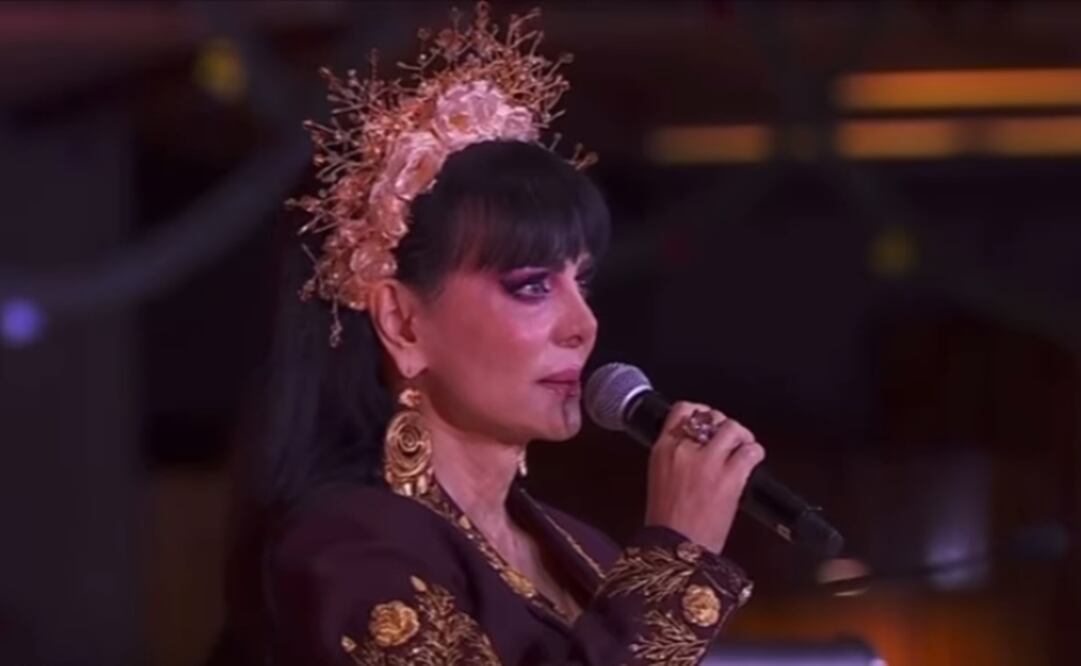 Maribel Guardia se conmueve hasta las lágrimas al cantar frente a la Virgen de Guadalupe.