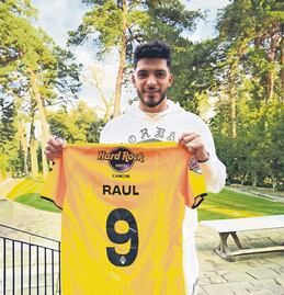 Rául Jiménez no cambiaría las reglas en futbol tradicional: La tarjeta azul sería una desventaja