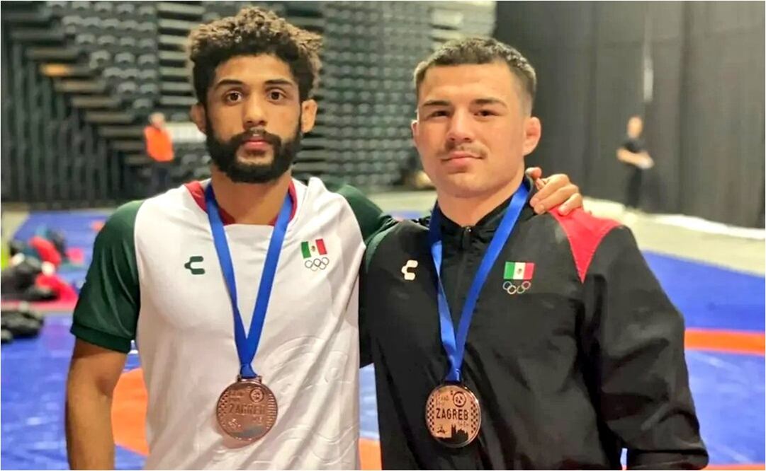 FOTO: ESPECIAL - Los mexicanos Román Bravo y Austin Gomez ganan medalla de bronce en el United World Wrestling