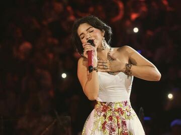 Ángela Aguilar enamoró con un minivestido rojo en los Latin AMAs