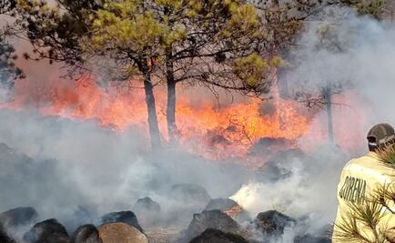 A más de 18 horas, aún no sofocan incendio en Los Dinamos