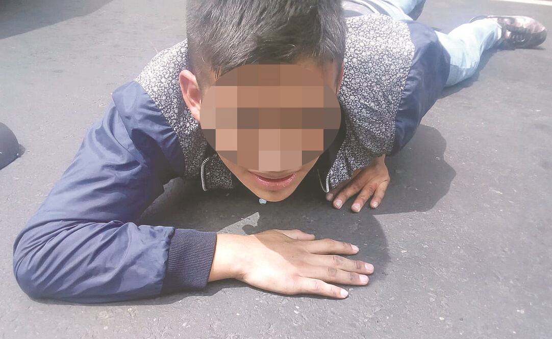 El lunes pasado, Alan intentó robarle el celular a un policía en lztapalapa, pero al agente le disparó en el hombro y el menor cayó al piso. (ESPECIAL)