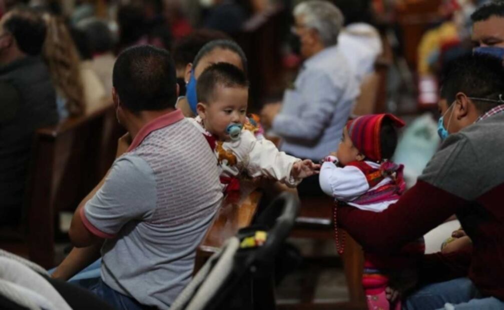 Día de Corpus Christi o Día de las Mulas, sobrevive tradición en Catedral de Toluca pese a bajas ventas para artesanos
