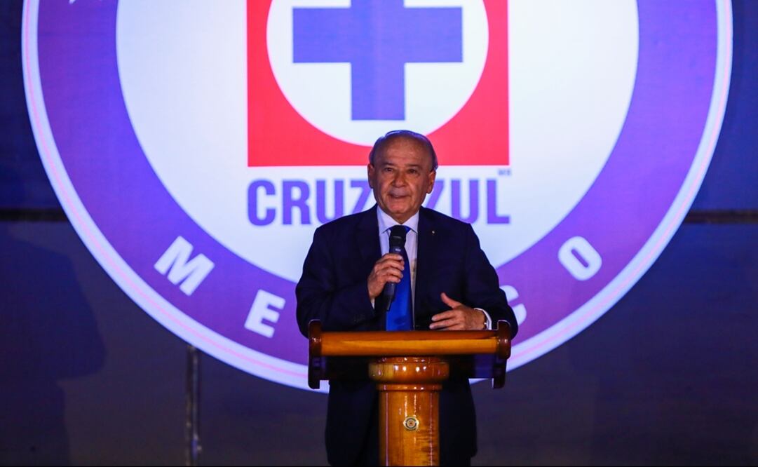 Guillermo Alvarez presidente del Cruz Azul, durante la presentación del uniforme de la Máquina. FOTO/IMAGO7