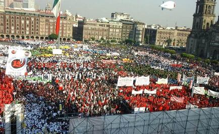 Arriban manifestantes al Zócalo por el Día del Trabajo