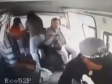 Para evitar asalto, pasajero aprovecha descuido y salta de la combi en Naucalpan