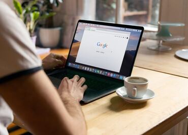 FAFO, SMH y PMO, entre las abreviaturas más buscadas en Google