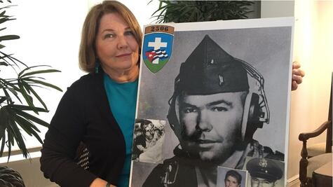 "Régimen de Castro mantuvo el cuerpo de mi padre en una nevera durante 18 años"