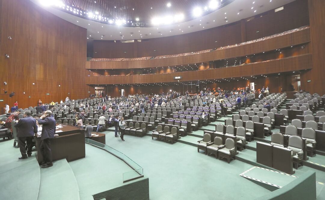 La mayoría de Morena y sus aliados aprobaron en la Cámara de Diputados una reforma exprés que les permitirá a diputados y senadores buscar la reelección en 2021 sin solicitar licencia. Foto: GERMÁN ESPINOSA. EL UNIVERSAL