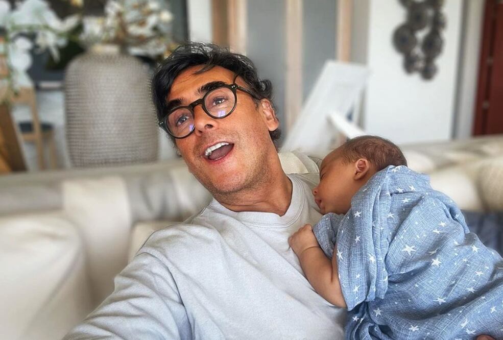 Adal Ramones habla de cómo vive la paternidad a sus 61 años.
Foto: Instagram, vía @adalramones