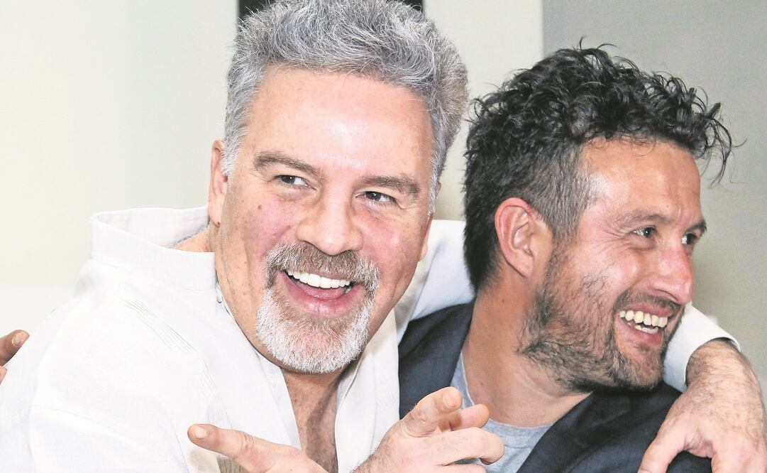 Ari y Alfonso Cárcamo, su director en la obra. (CARLOS MEJÍA. EL UNIVERSAL)