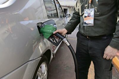 Bajan dos centavos gasolinas… pero sólo hasta el lunes