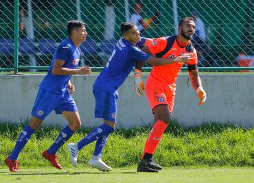 Portero de Cruz Azul rescata el empate en el último minuto