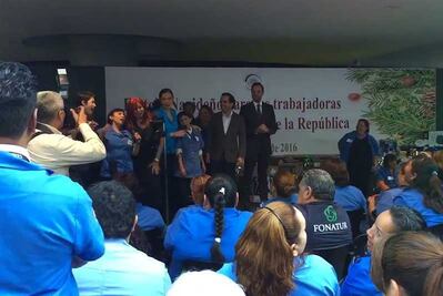 Y los senadores bailan asíiiiii